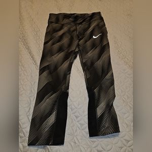 Nike leggings size medium